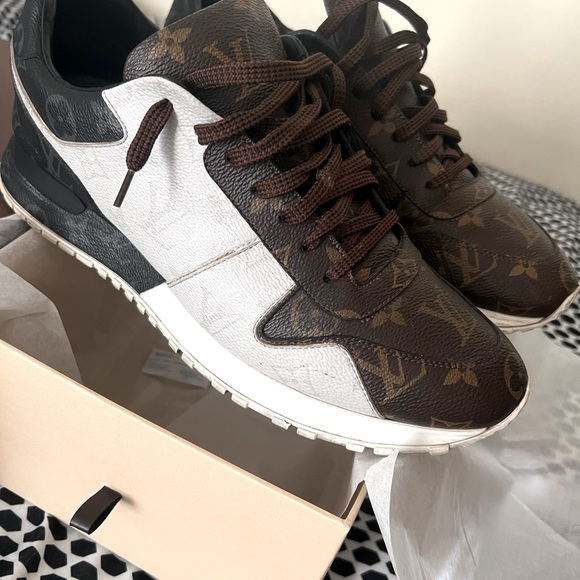 LV Runaway Tri Color Sneaker Size (LV 8) US 9 Pre Owned! - Picture 7 of 10